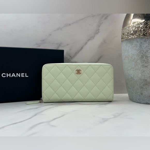 🔥RARE!! CHANEL•Caviar Quilted Zip Around Long Wallet - Picture 2 of 9